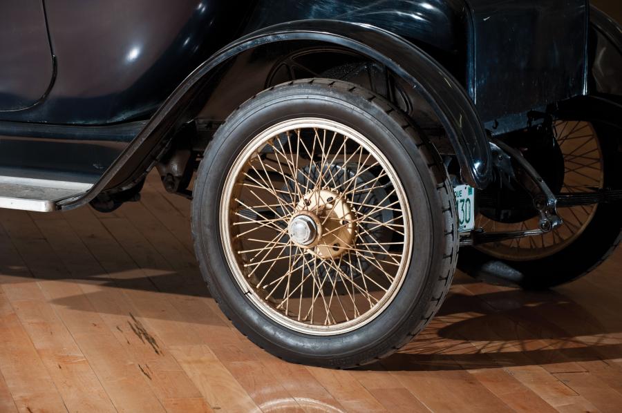  Detroit Electric Model 75B Brougham 1918 года  (фото 11 из 14)